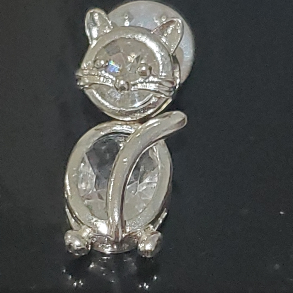 Crystal Cat brooch Pin -silver tone With Sparkling Glass Crystal